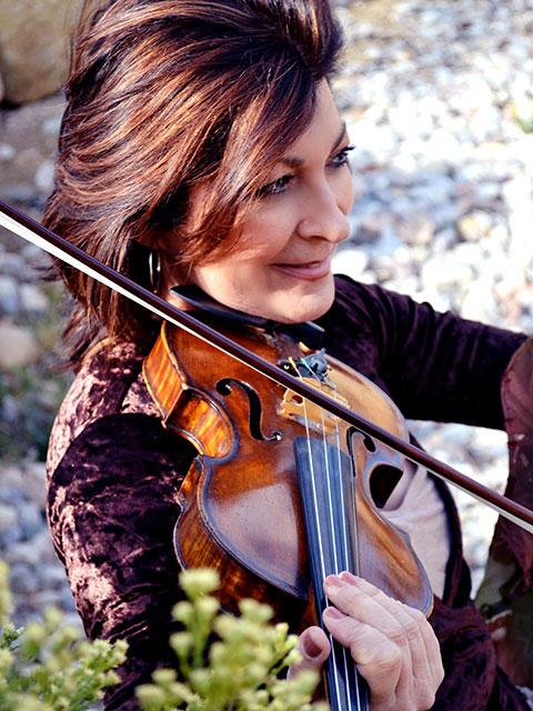 Rebeccan Ramsey playing the violin